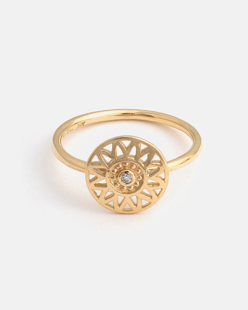 Helios Ring in 14k Yellow Gold with a lab grown Diamond