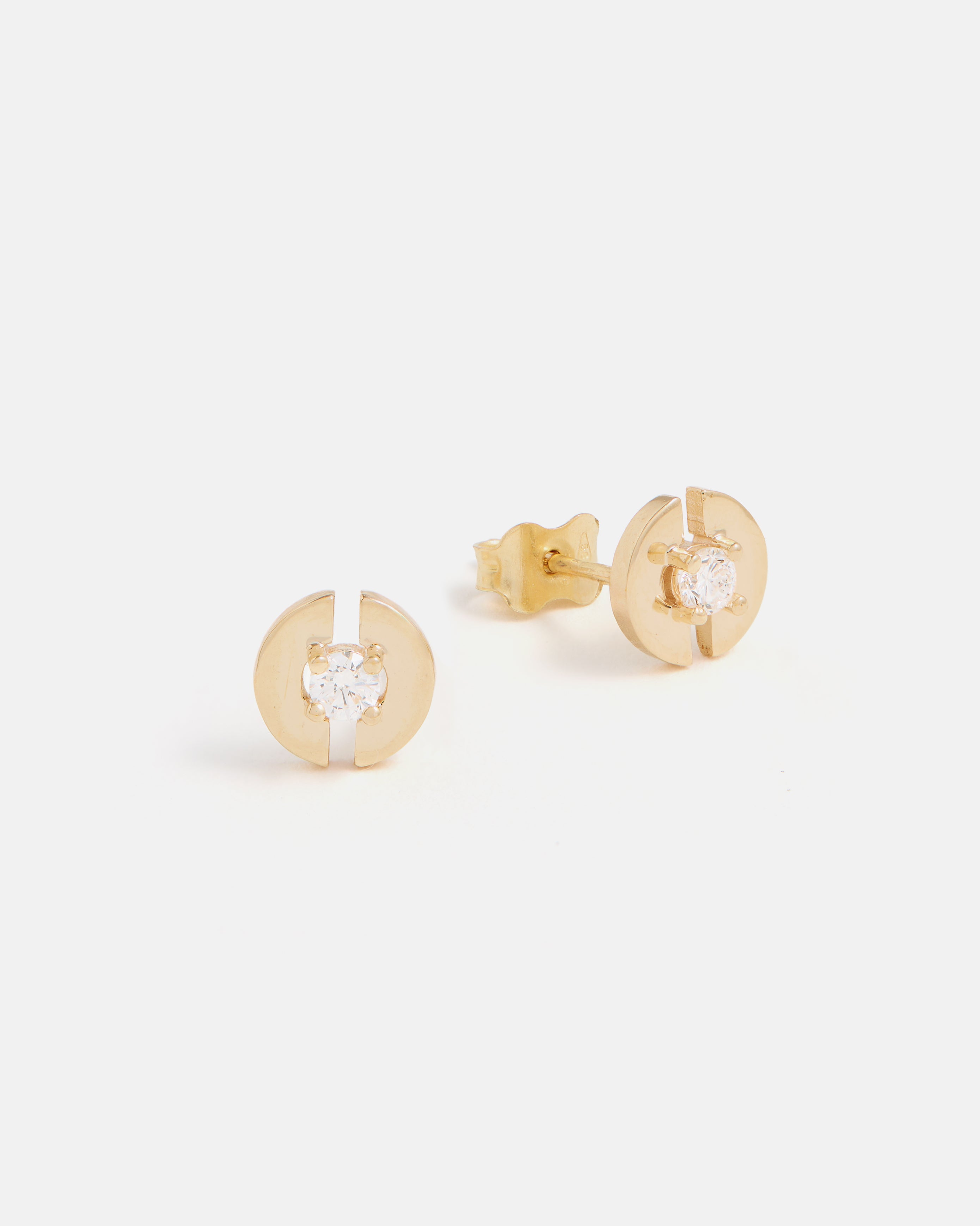 Stein Stud Earrings in 14k Yellow Gold with Diamond