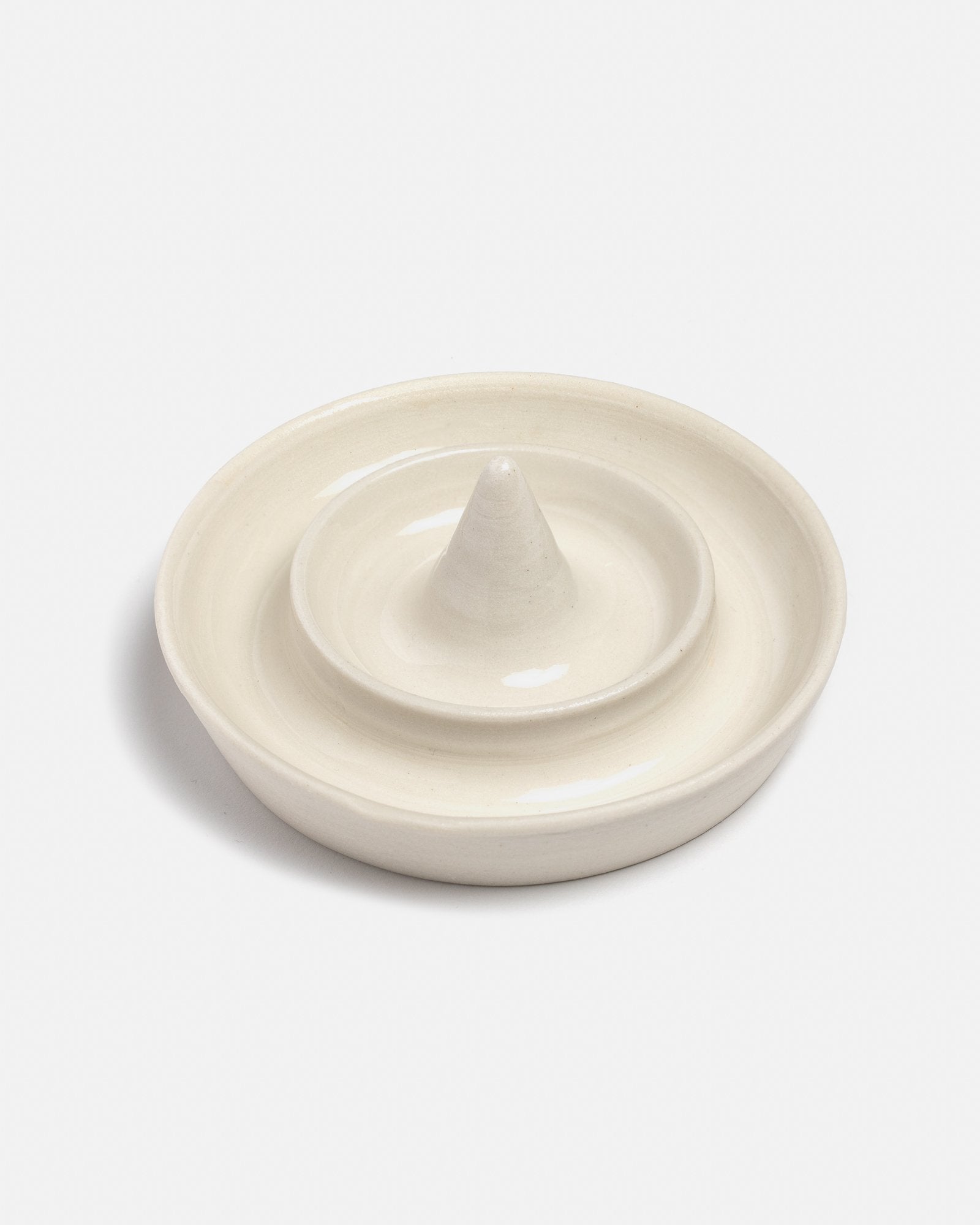 MYEL x AMK Ceramic Ring Display in White