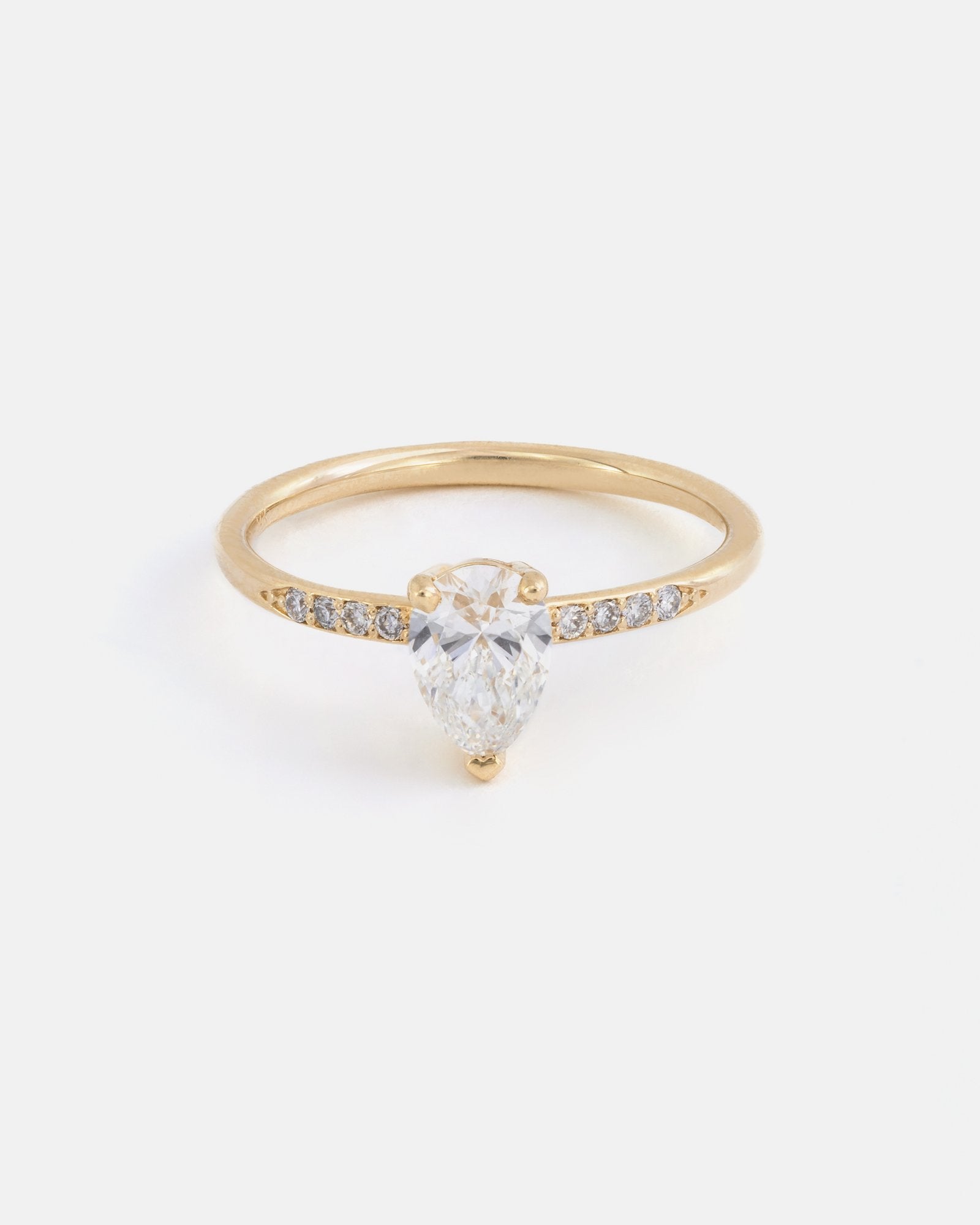 Pira Ring in Fairmined Gold with Lab Grown Diamonds