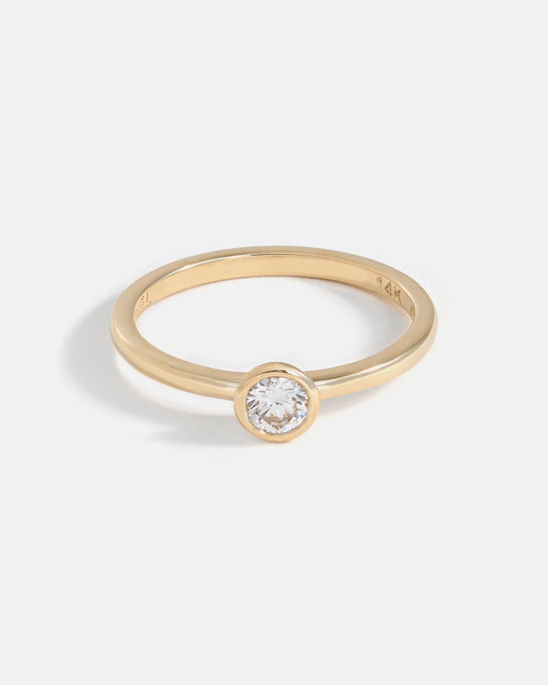 Origines Solitaire Ring in Fairmined Gold with lab grown Diamond