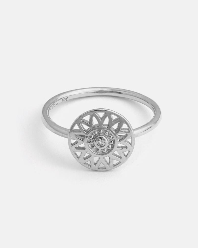 Helios Ring in Silver with a lab-grown Diamond