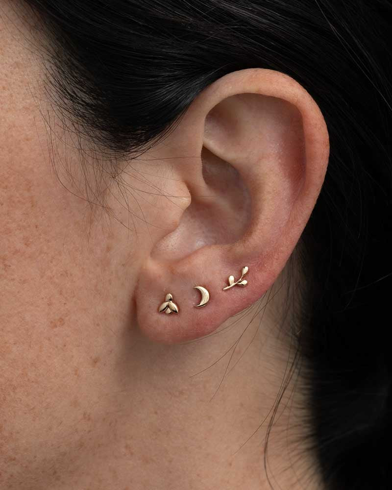 Single Mini Moon Earring in Gold