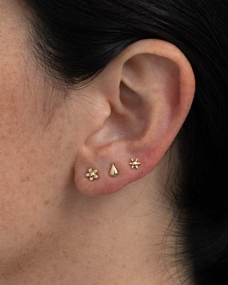 Single Mini Flower Earring in Gold